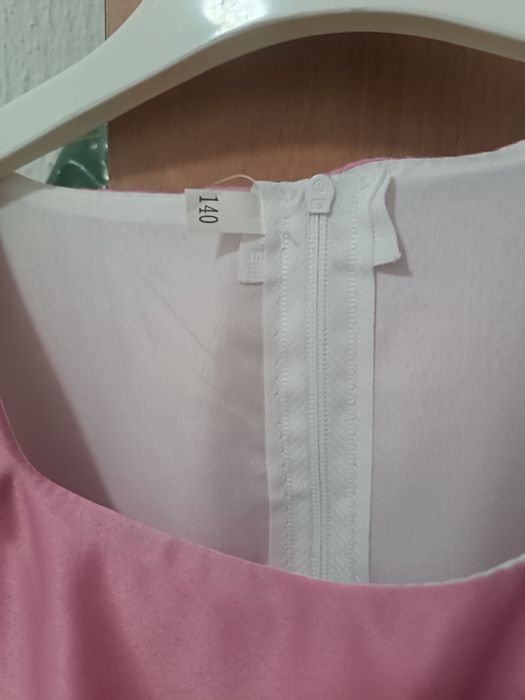 Продам красивое платье на девочку