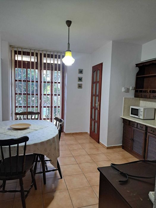 Apartament de inchiriat, 4 camere, ultra-central, bucatarie deschisa, centrala proprie noua