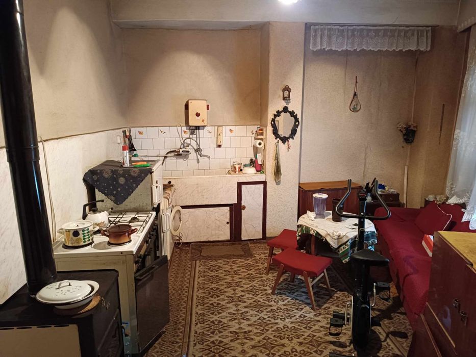 Къща на два етажа в с.Бяга