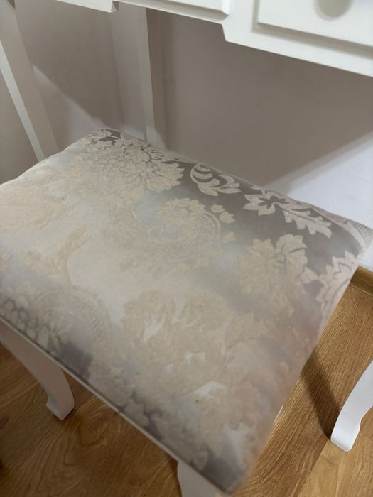 Masă pentru makeup in stare foarte bună (ca nou)