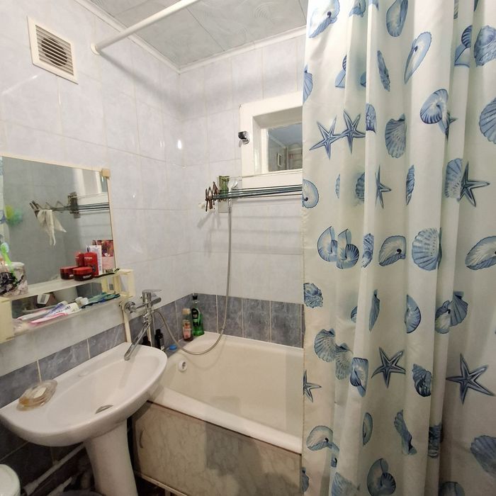 Продам 2хком.квартиру район Уюта.