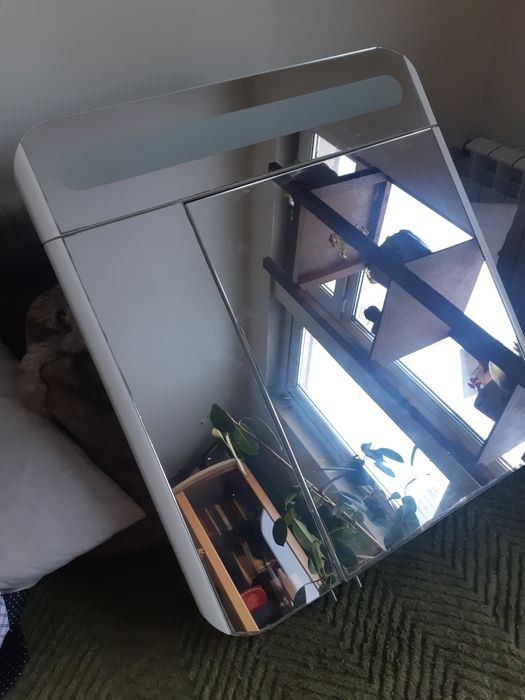 Продаю зеркало-полку в ванну б/у.