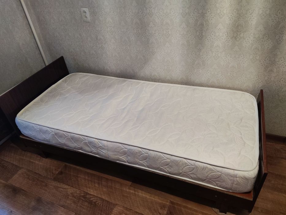 кровать с артопедическим матрасом