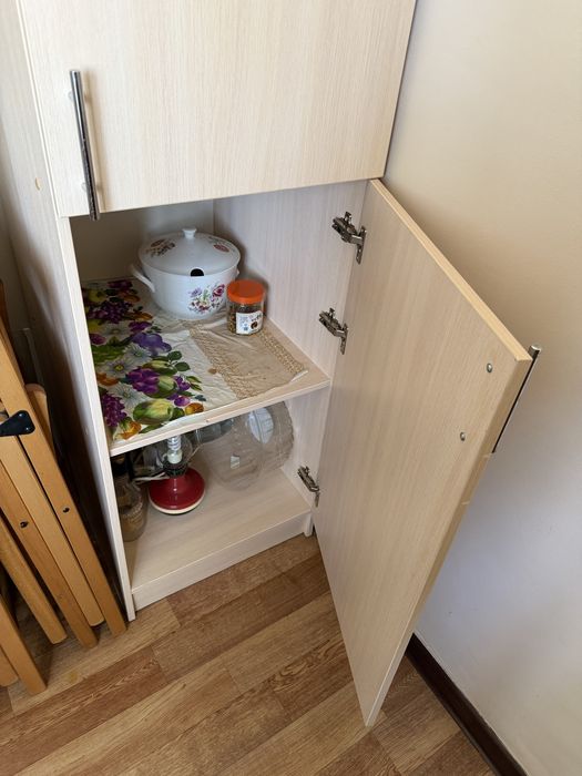 Шкаф с полками бежевого цвета