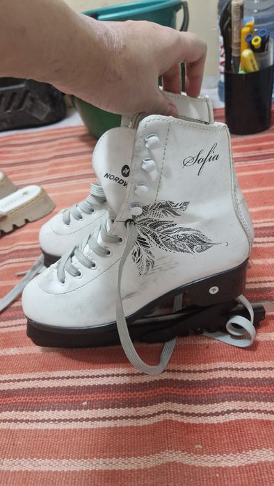 Продам коньки на девочку