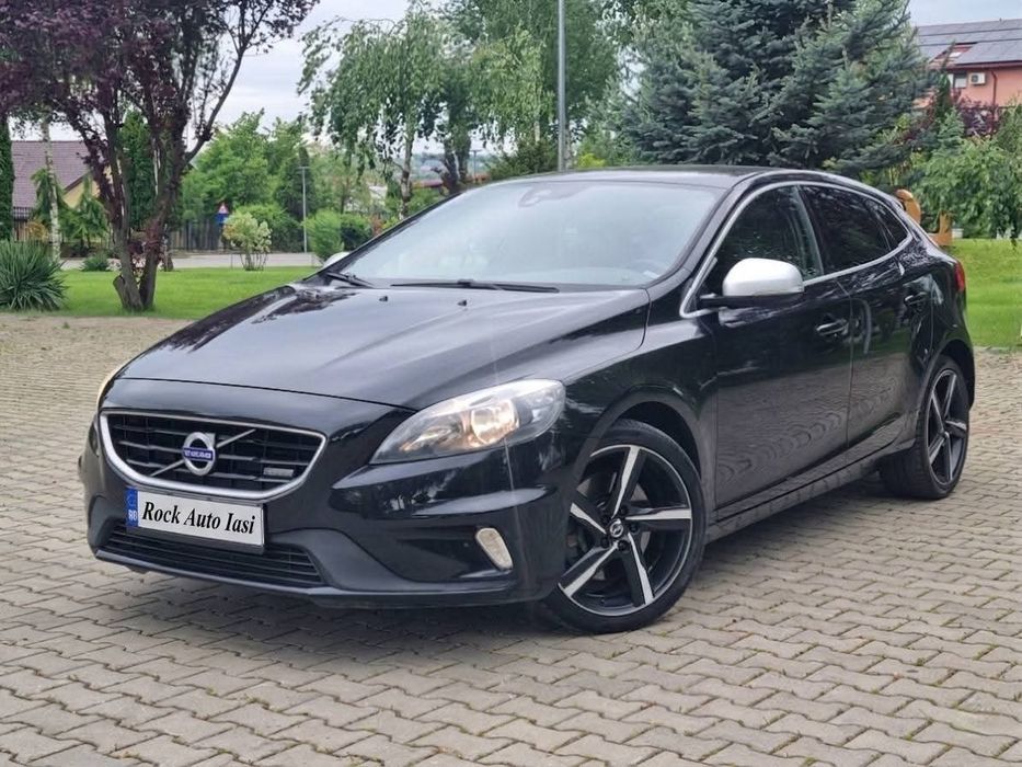 VOLVO V40 2015