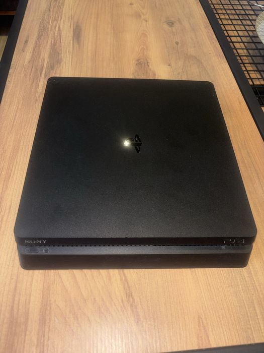 Продавам Playstation 4