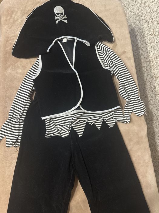 Продам новогодние костюмы