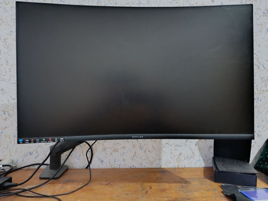 27" Monitor + kranshteyn