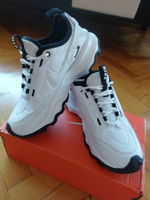 Дамски маратонки Nike