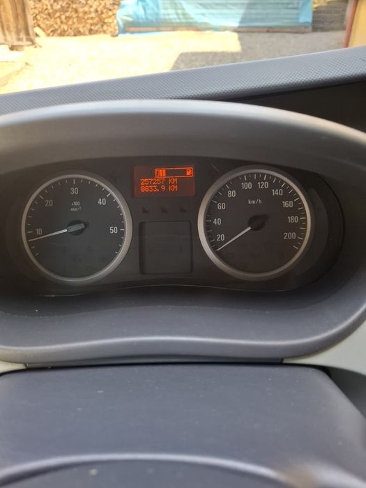 Opel Vivaro 2.0D 2011
