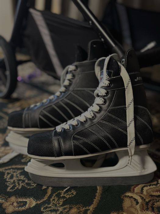 Продам Коньки новый