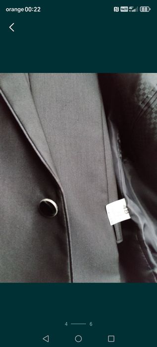 Vând costum negru 46/48 pt adolescent pentru majorat /absolvent liceu