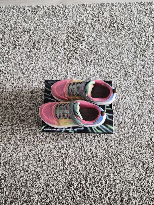 SKECHERS - маратонки и сандали