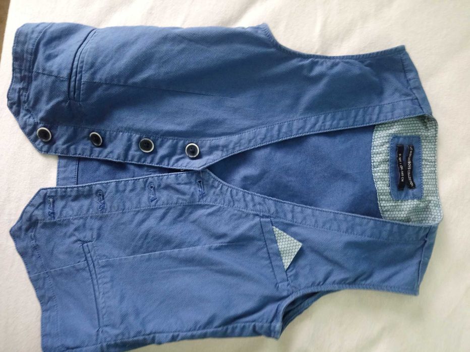 2 официални елека LCWaikiki размер 134 + подарък