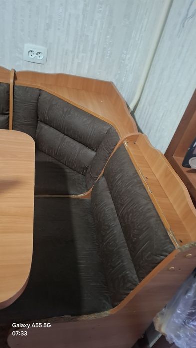 Кухонный уголок стол  2 табурета