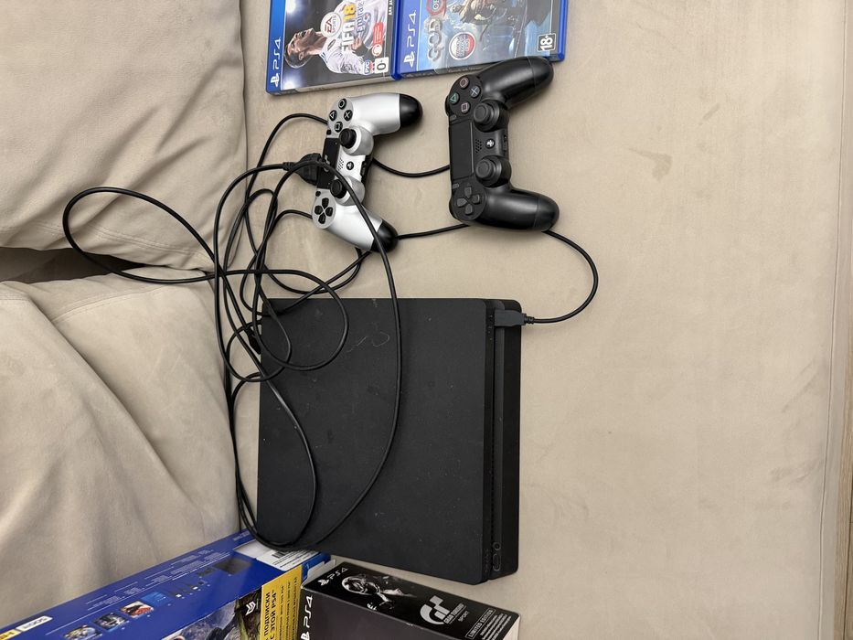 Продам PlayStation 4 Slim 500Gb
