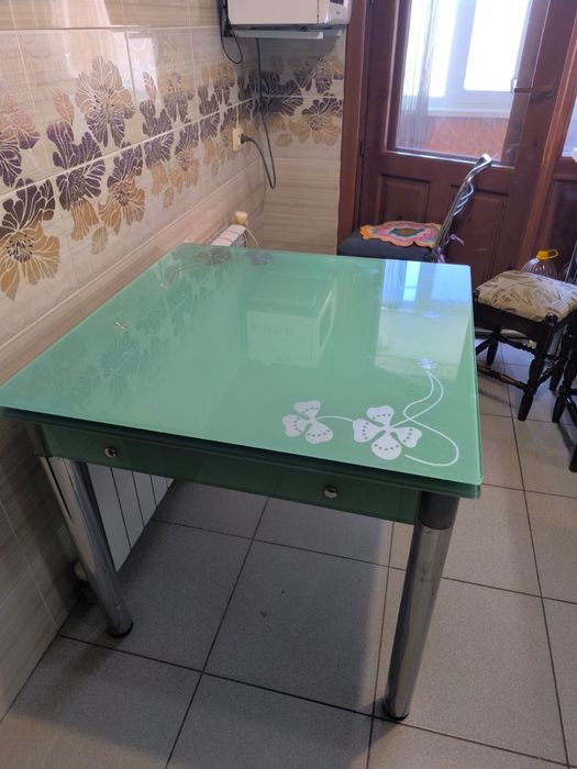 Продам кухонный стол