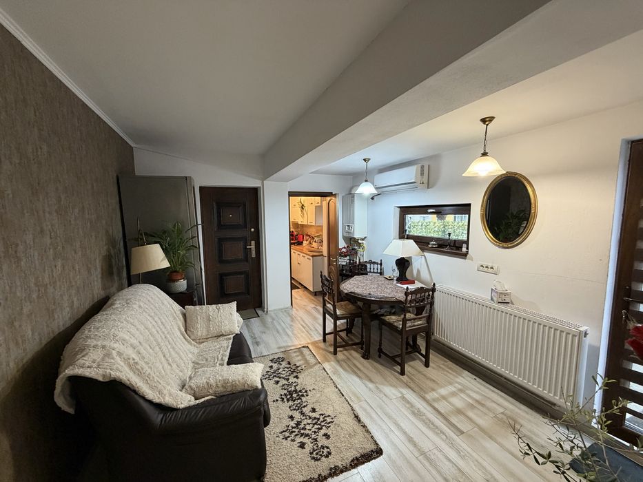 Apartament cu teransa de inchiriat