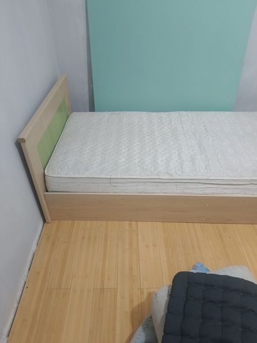 Продам кровать с матрасом