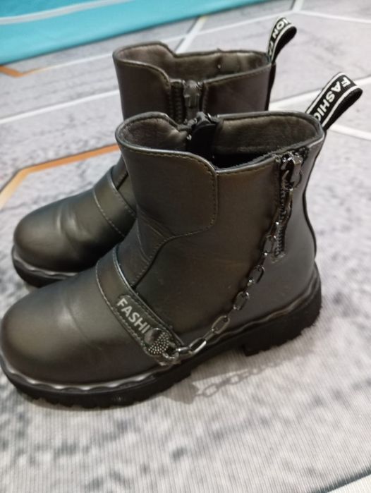 Продам обувь на девочку