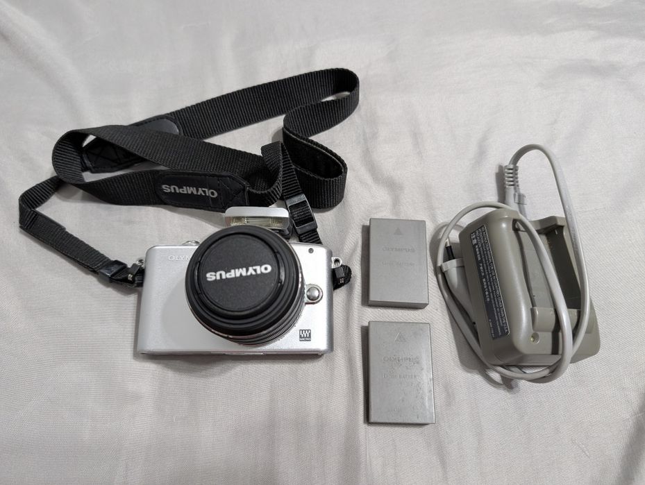 Безогледален фотоапарат Olympus E-pm1, 14-42 IIR MSC