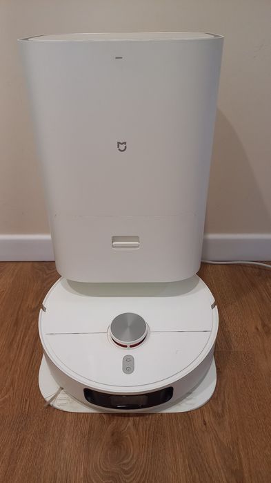 Продам робот-пылесос со станцией самоочистки Xiaomi Robot Vacuum X10+.