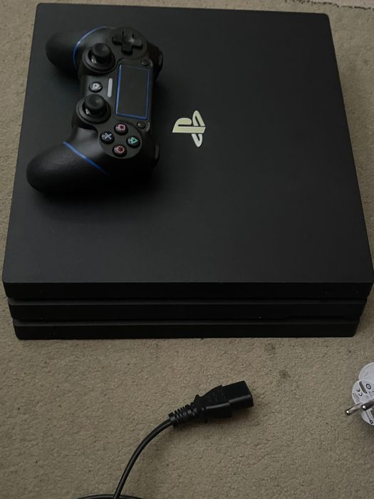 Игрална конзола PS4 pro