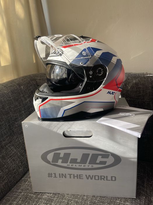 Каска HJC - C70 нова