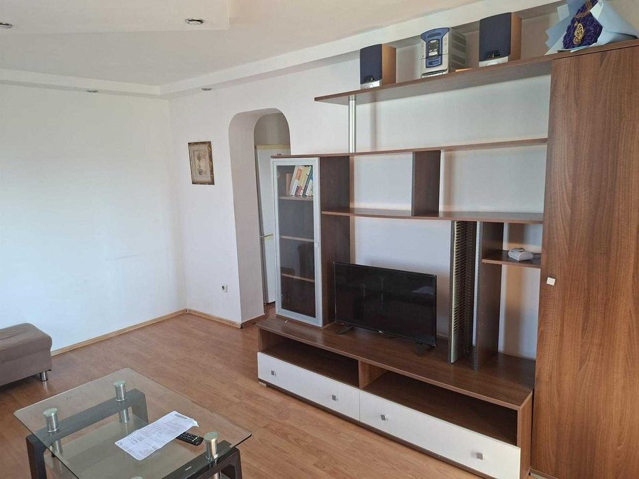 Închiriez apartament