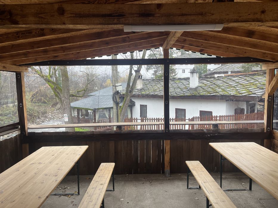 Ветроупорни завеси,тенти,брезенти,покривала,винил,барбекю,тераса,шатра