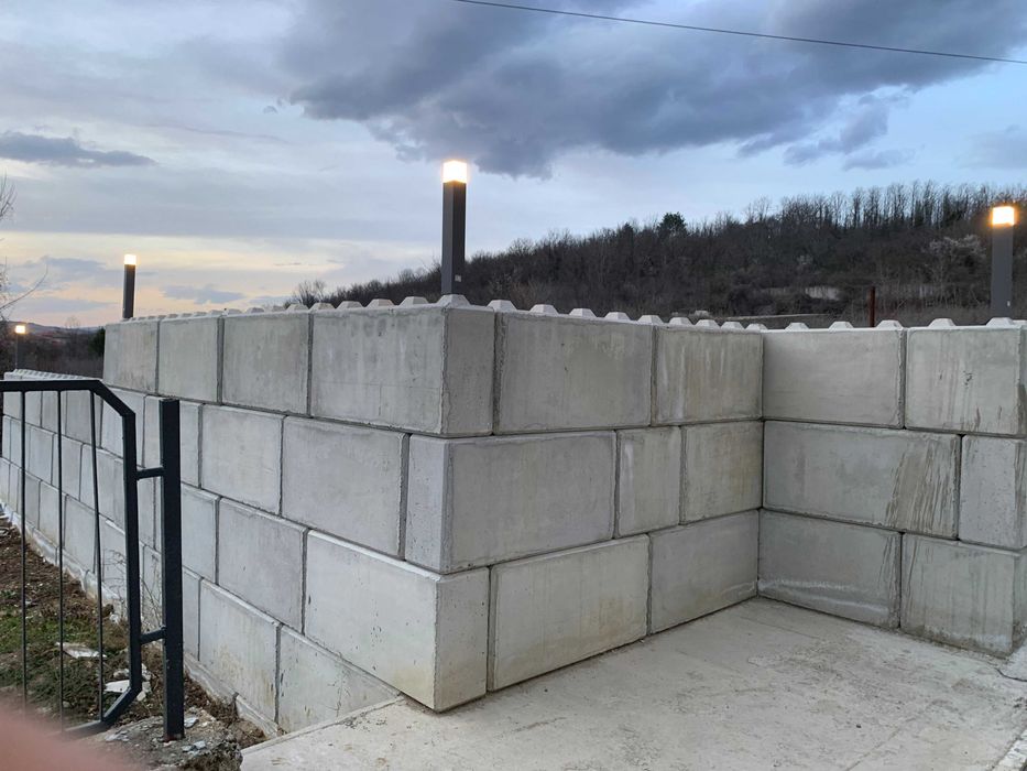 Бетонни блокове - взаимнозаключващи.