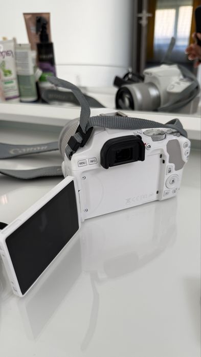 Camera Canon EOS 250D