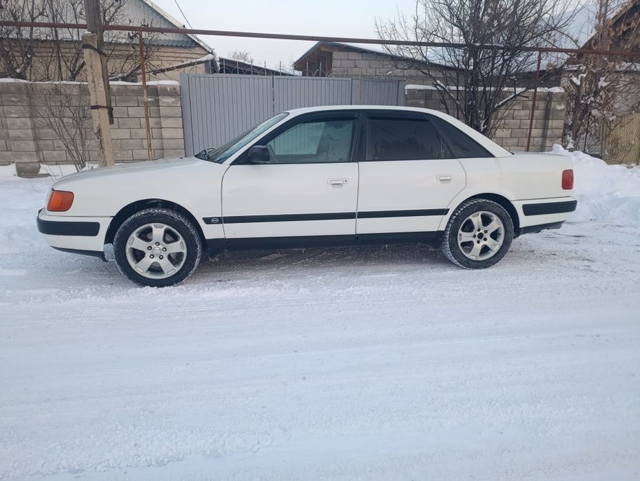 Продаю Ауди с4 седан