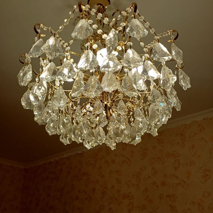 Люстра в хорошем состоянии