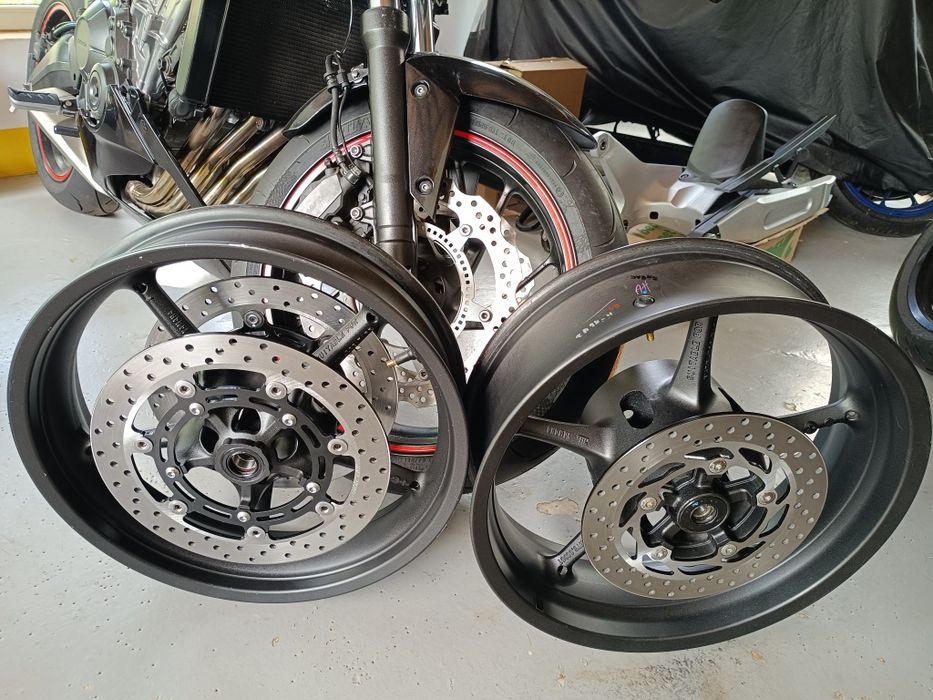 Dezmembrez Yamaha mt03 660