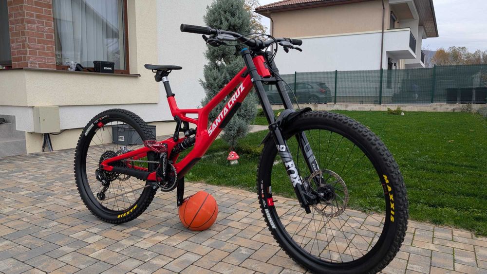 Bicicletă downhill Santa Cruz V10 8 CC DH S-Kit MX (L, roșu lucios)