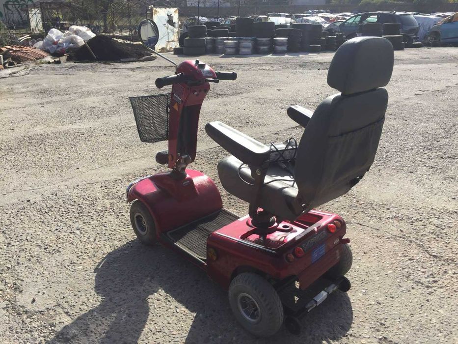 Скутер за трудно подвижни хора или инвалиди