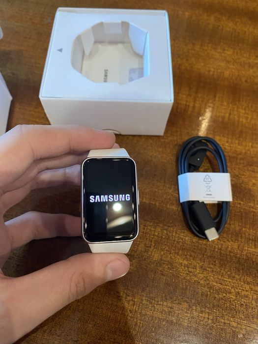 Часовник Galaxy Fit 3