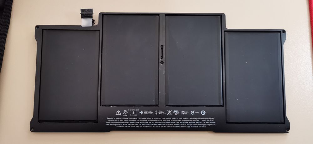 Dezmembrez MacBook air a 1466 i. 5 an 2017