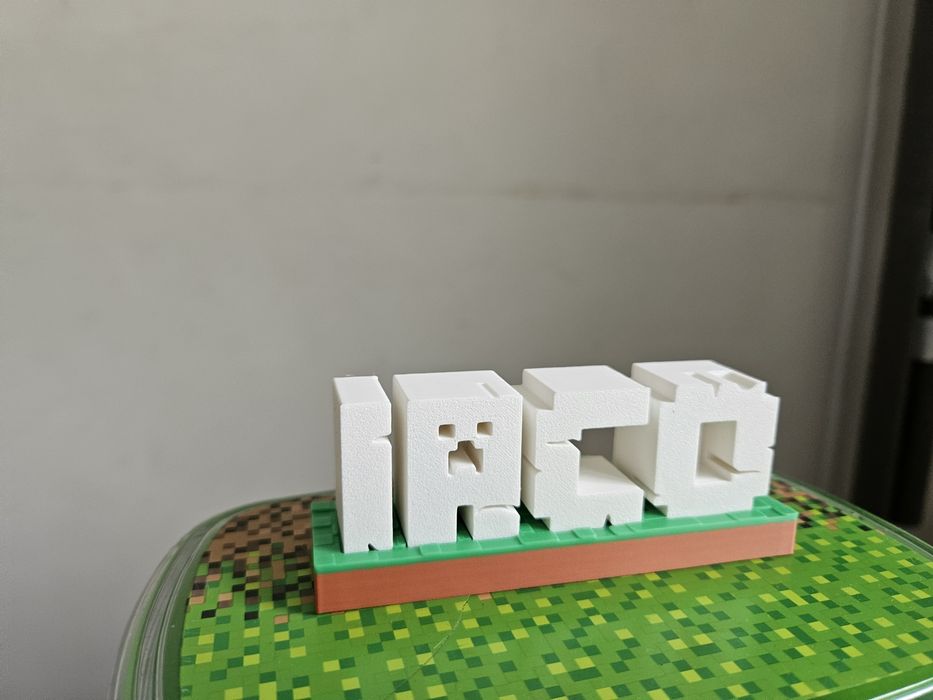 Nume personalizat cu fond de Minecraft
