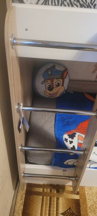 Продовам двуетажно легло без матраци