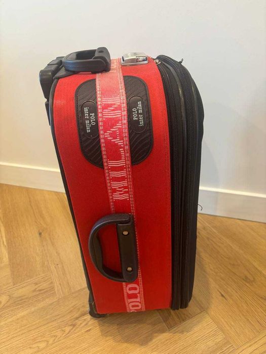 Чемодан на колесах в отличном состоянии