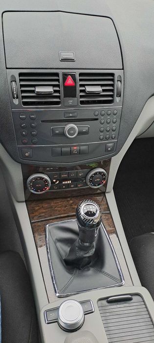 Mercedes-Benz  C 200