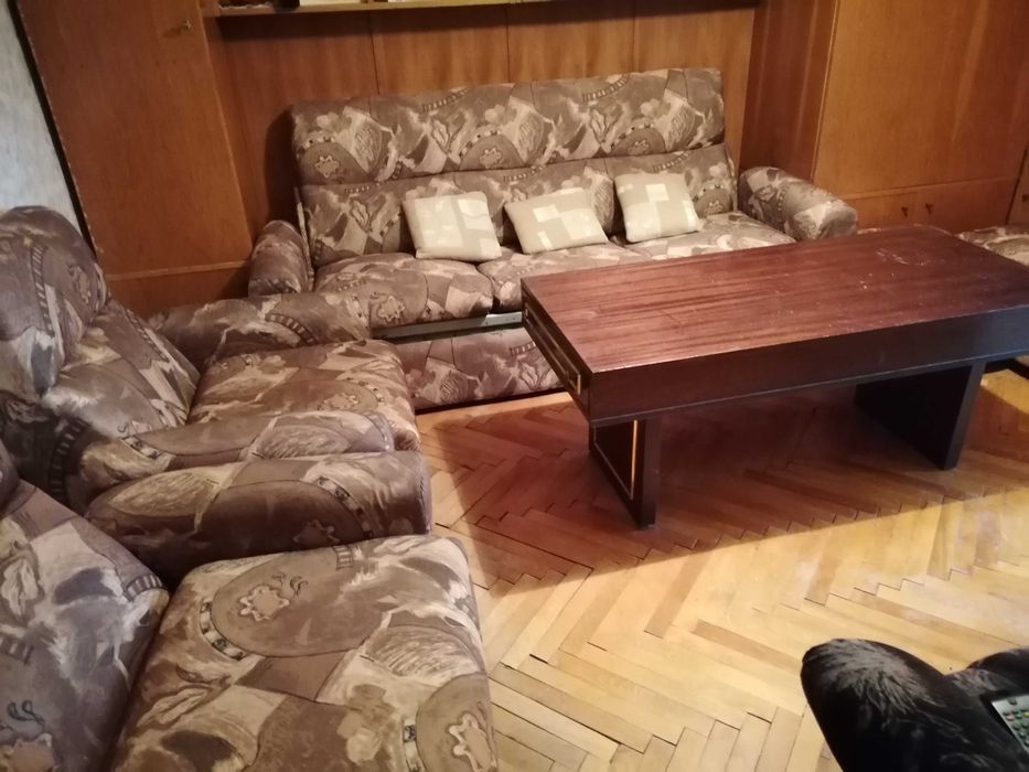 Продавам холна гарнитура и матраци