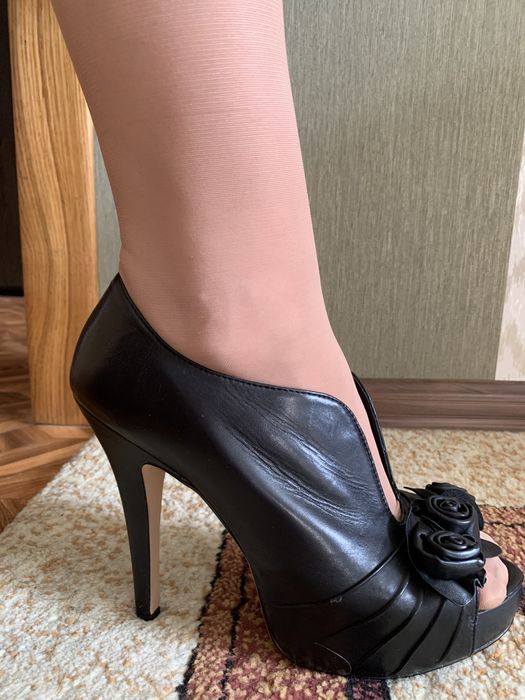 Ботильоны фирмы Vince Camuto