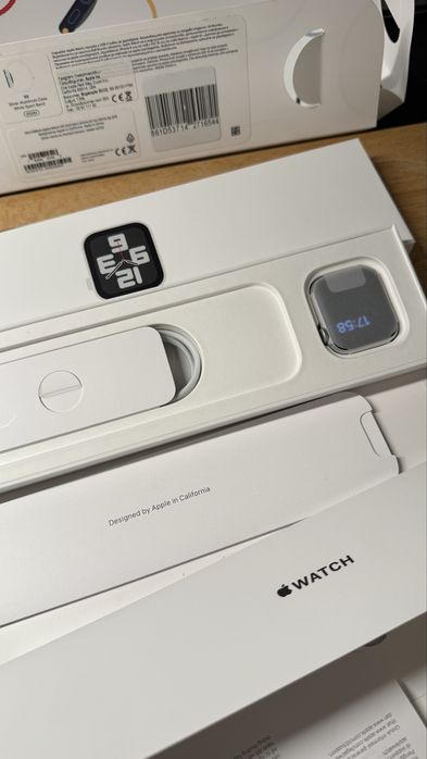 Смарт часовник Apple Watch SE (2nd Gen) 40mm - бял