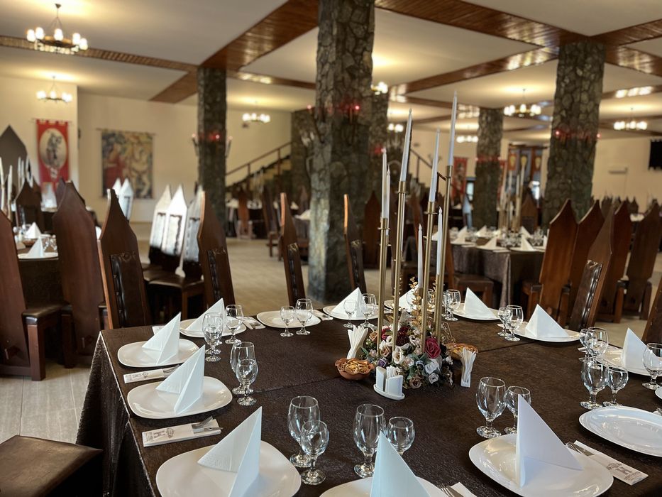Scaune Medievale pentru/ restaurante / hoteluri/ livinguri/ terase etc