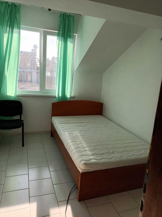 Малък 2стаен мансарден апартамент,  до центъра, за наем и нощувки