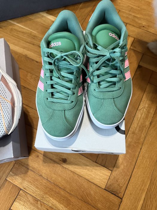 Маратонки на adidas i nike